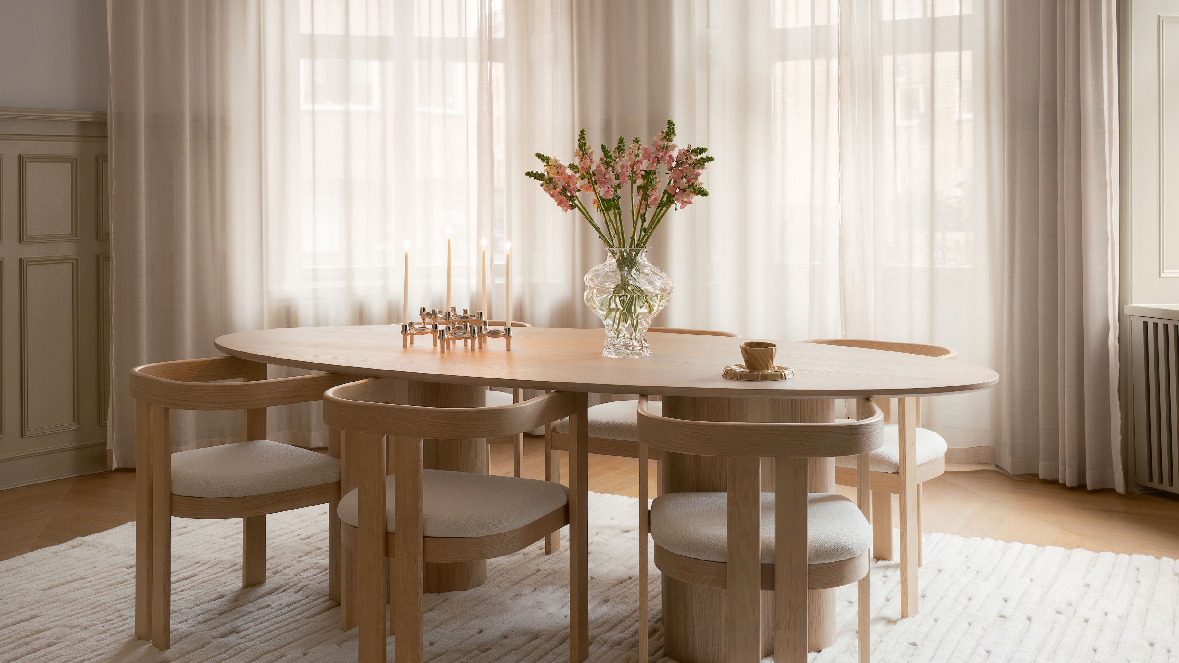 laura matbord, callum matstol i matsal